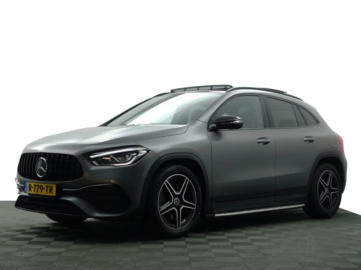 200 AMG Night Edition Aut- Designo Mountaingrijs Magno, Panoramadak, Carbon Treeplanken, Sfeerverlichting