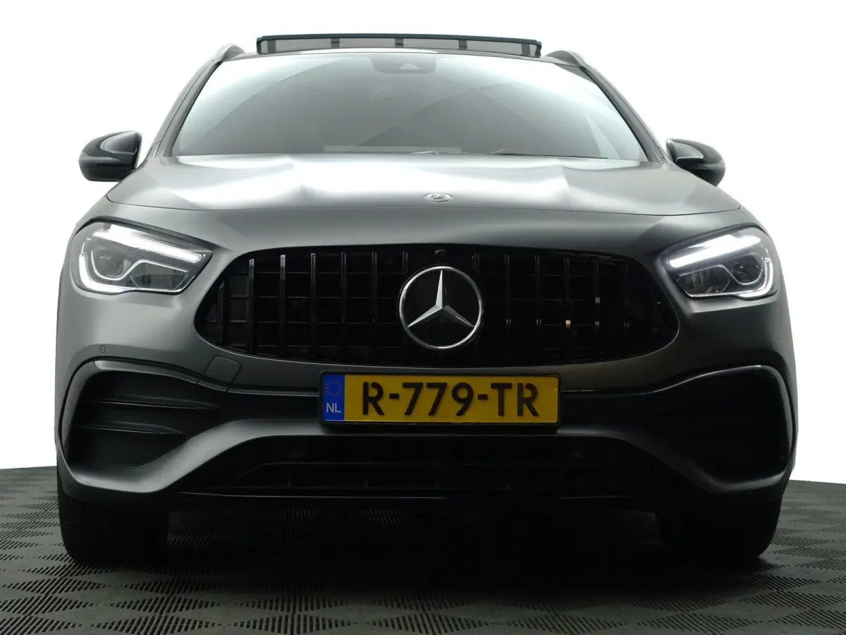 200 AMG Night Edition Aut- Designo Mountaingrijs Magno, Panoramadak, Carbon Treeplanken, Sfeerverlichting
