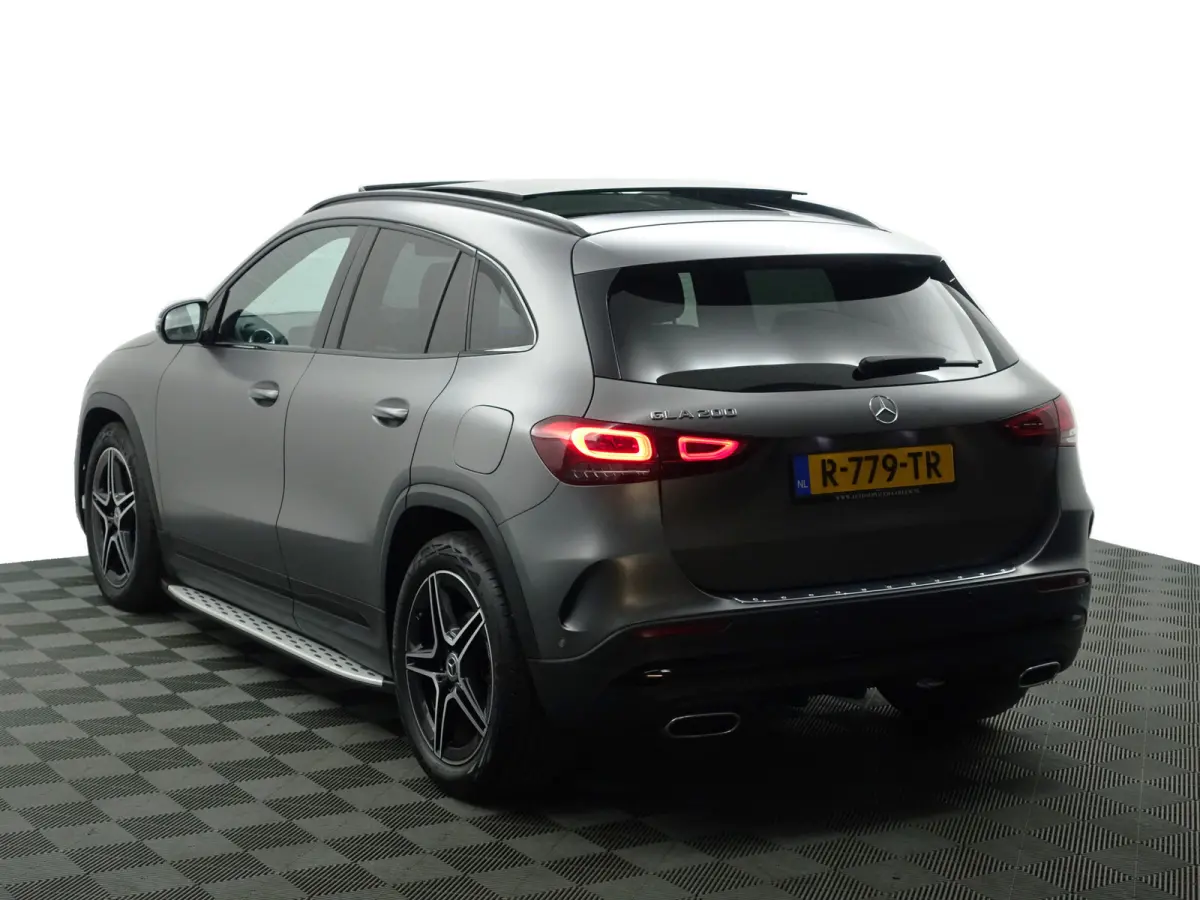 200 AMG Night Edition Aut- Designo Mountaingrijs Magno, Panoramadak, Carbon Treeplanken, Sfeerverlichting