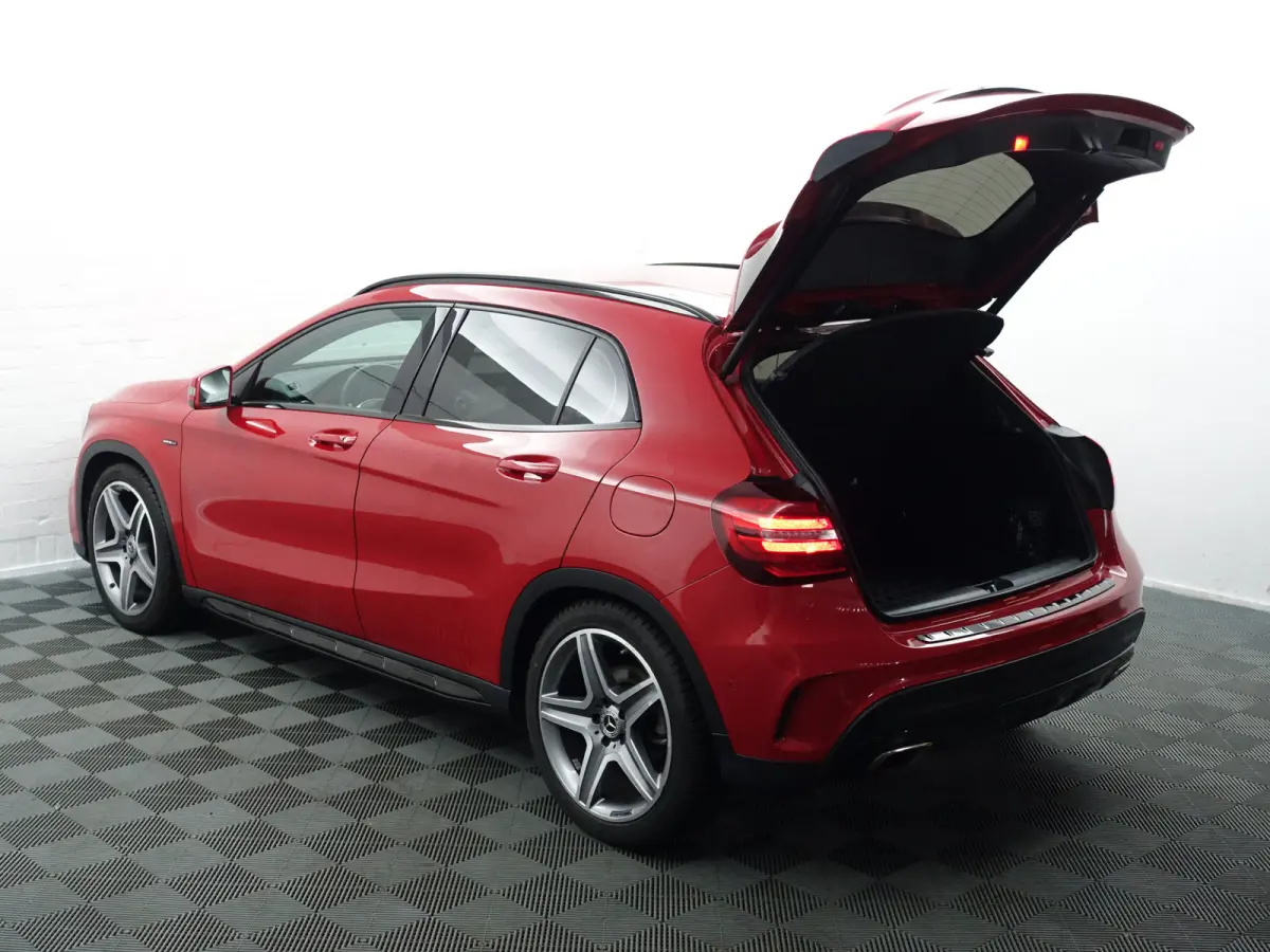 180 AMG Night Edition Aut- Keyless, Camera, Sfeerverlichting, Sport Interieur, Dynamic Select