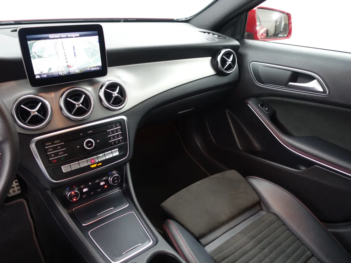 180 AMG Night Edition Aut- Keyless, Camera, Sfeerverlichting, Sport Interieur, Dynamic Select