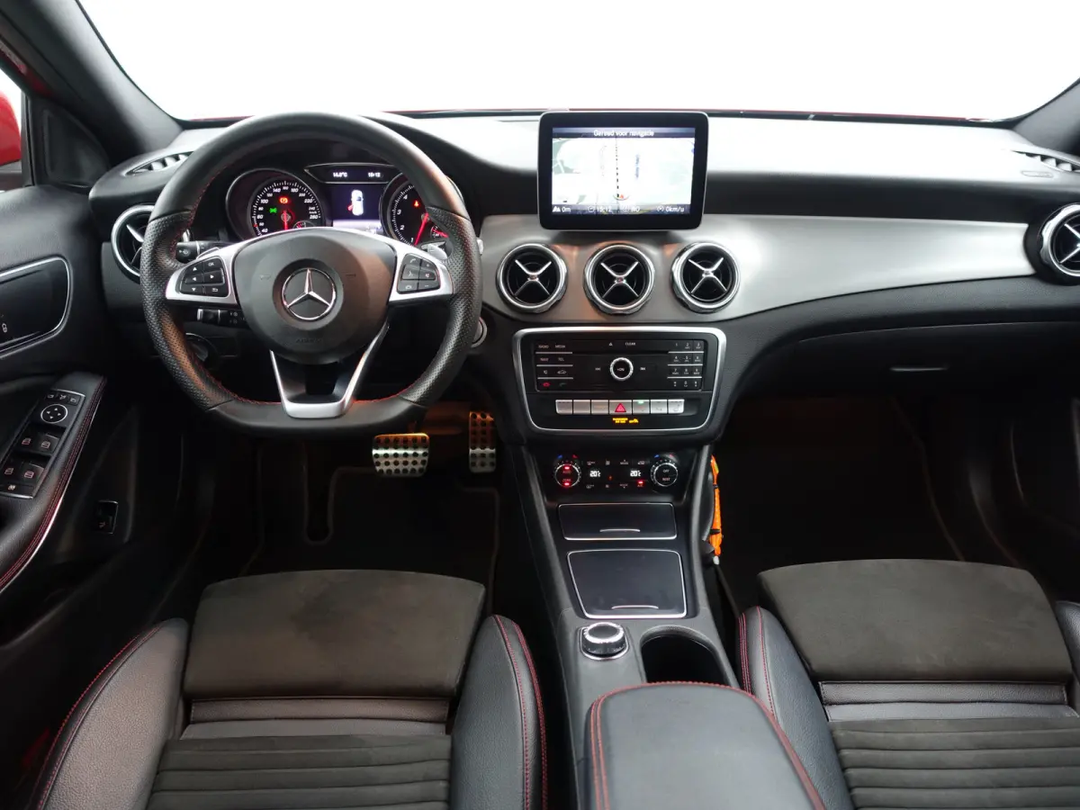 180 AMG Night Edition Aut- Keyless, Camera, Sfeerverlichting, Sport Interieur, Dynamic Select