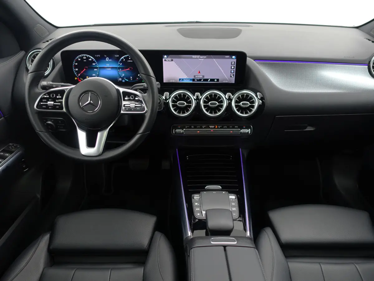 200 Premium Luxury Aut- Panoramadak, Memory Seats, Sfeerverlichting, Camera, Leder Interieur