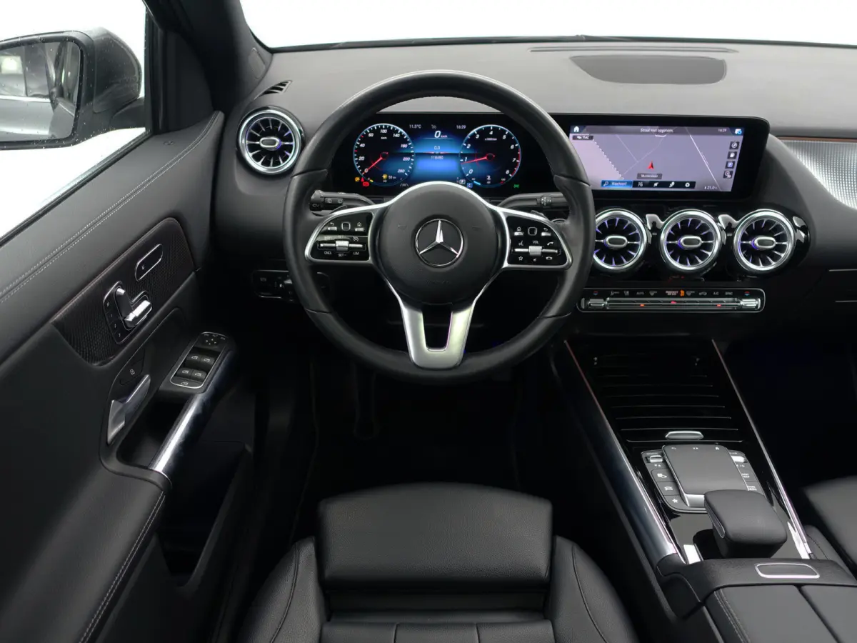 200 Premium Luxury Aut- Panoramadak, Memory Seats, Sfeerverlichting, Camera, Leder Interieur