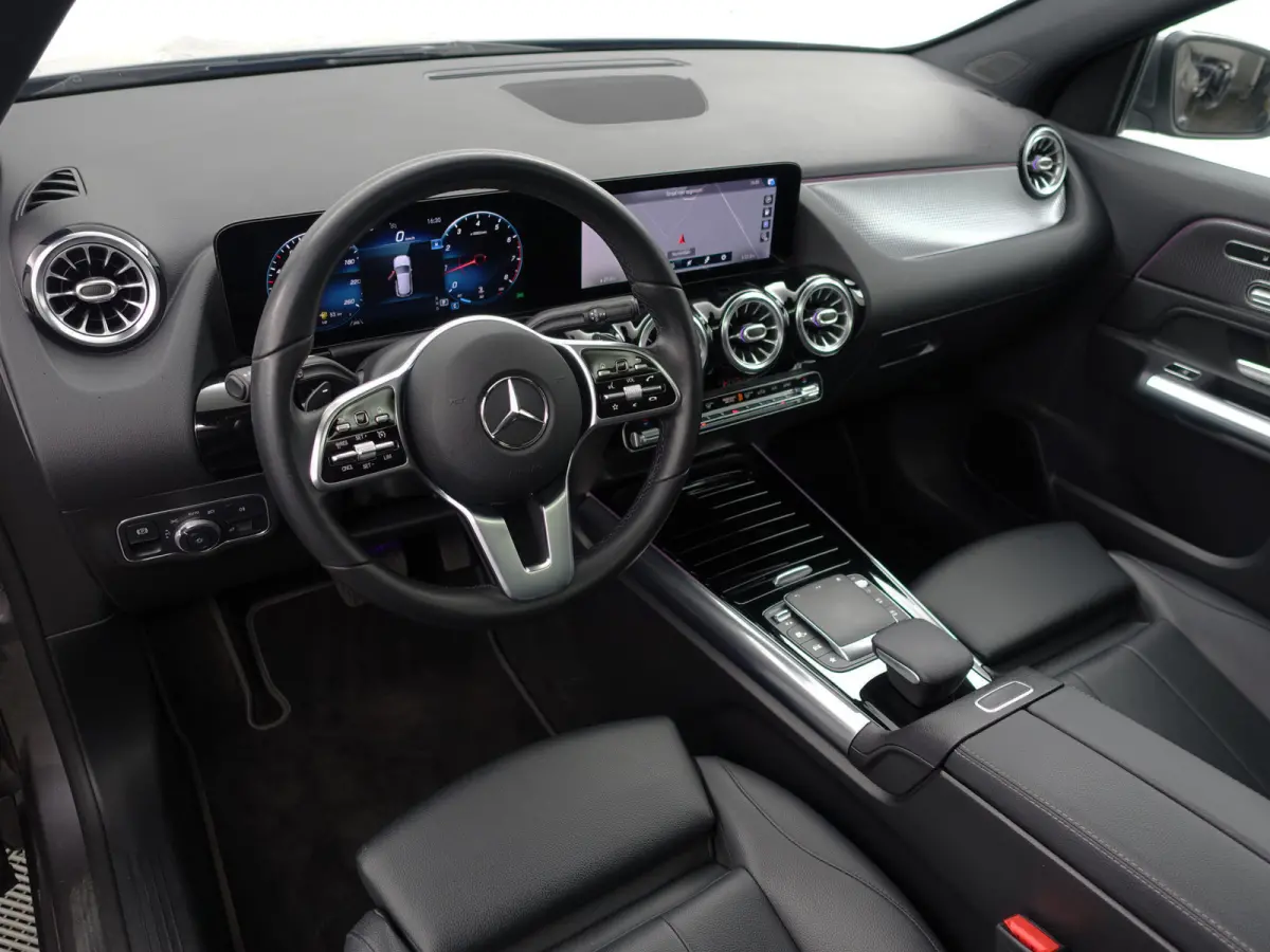 200 Premium Luxury Aut- Panoramadak, Memory Seats, Sfeerverlichting, Camera, Leder Interieur