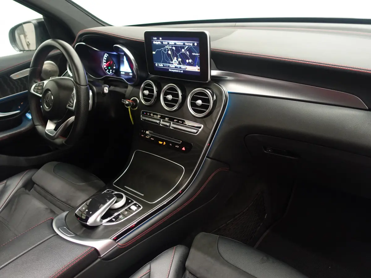 43 AMG 368pk 4MATIC Aut- Panoramadak, Burmester Surround Audio, Camera, Sfeerverlichting, Rode Interieur afwerking