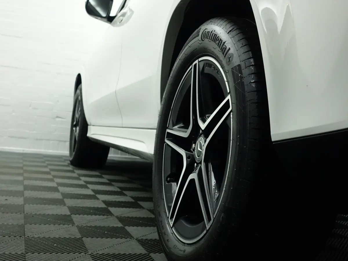 300 d 4MATIC AMG Night Edition- Alcantara sterrenhemel, Elek Stoelen, Sfeerverlichting, CarPlay