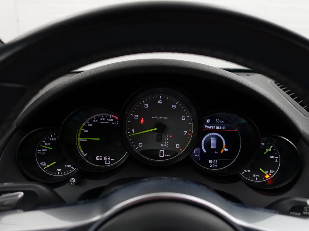 3.0 S E-Hybrid- Panoramadak, Luchtvering, Xenon Led, Navigatie, Leder Interieur
