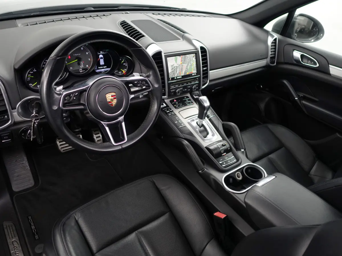 3.0 S E-Hybrid- Panoramadak, Luchtvering, Xenon Led, Navigatie, Leder Interieur