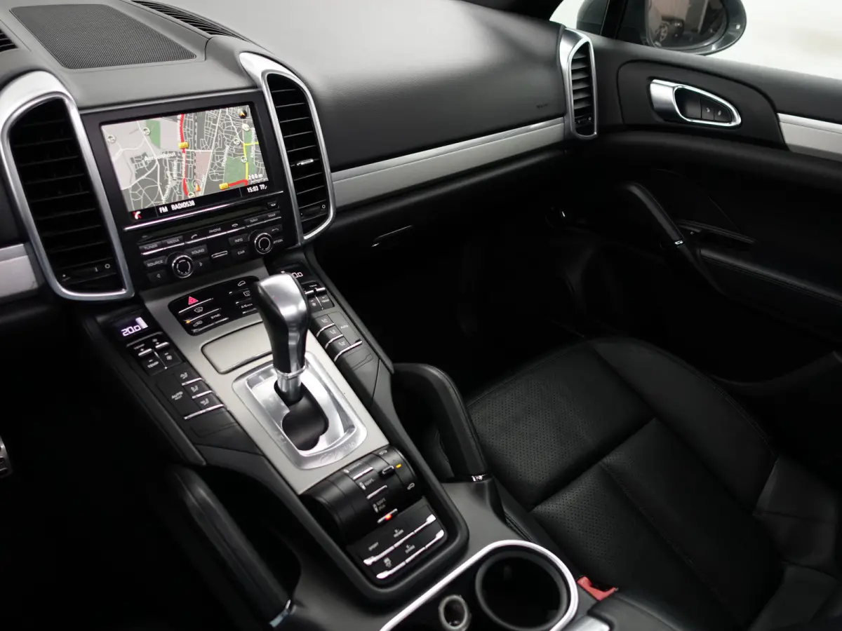 3.0 S E-Hybrid- Panoramadak, Luchtvering, Xenon Led, Navigatie, Leder Interieur
