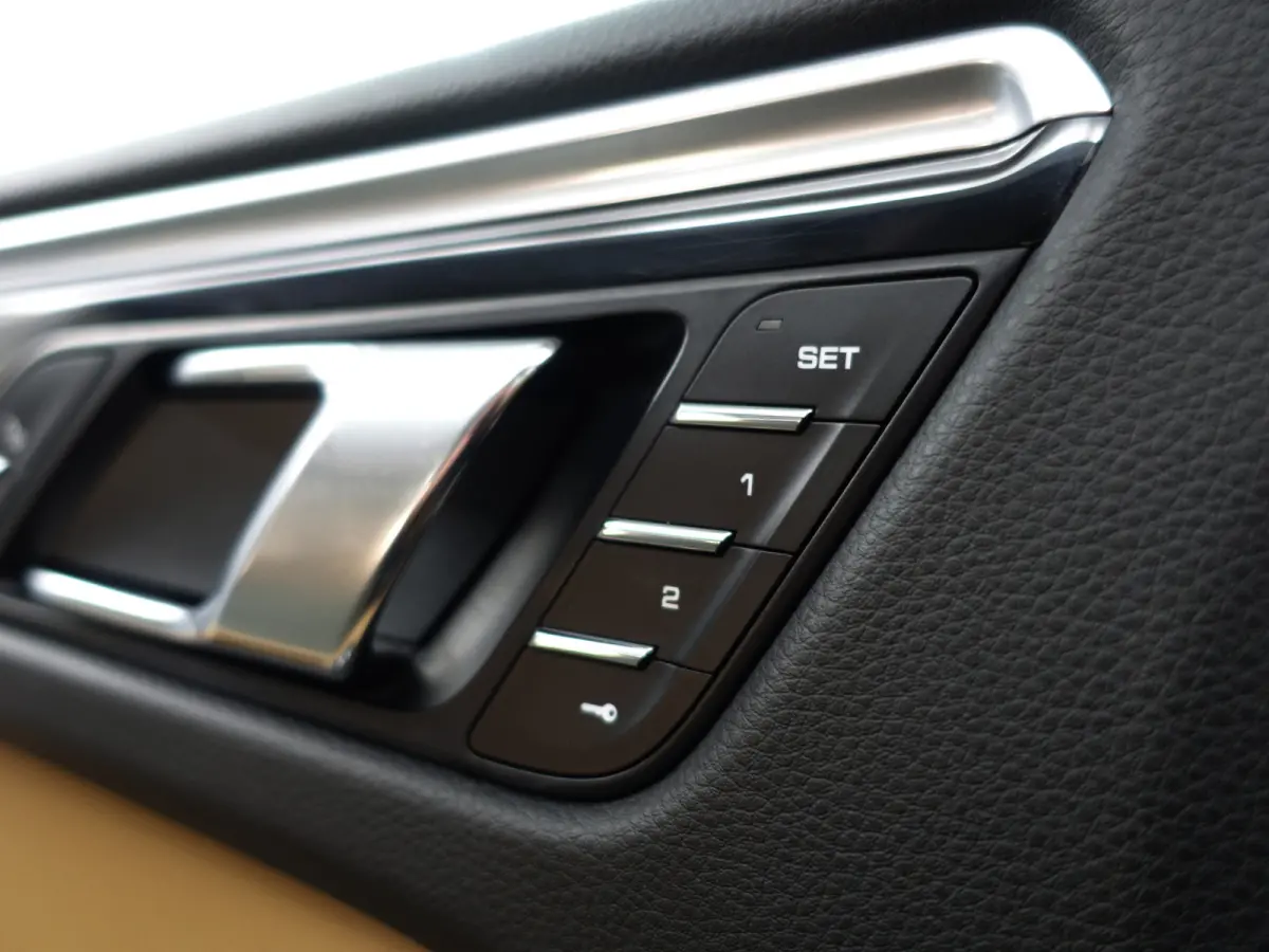 3.6 Turbo Sport Chrono, Alcantara Design, Stoelventilatie, Burmester, 360 Camera, Standkachel