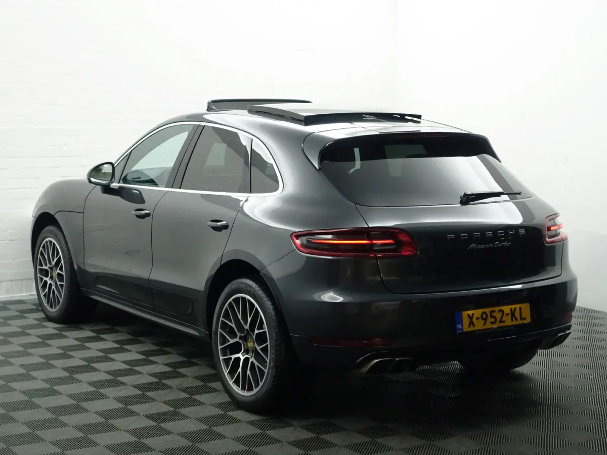 3.6 Turbo Sport Chrono, Alcantara Design, Stoelventilatie, Burmester, 360 Camera, Standkachel