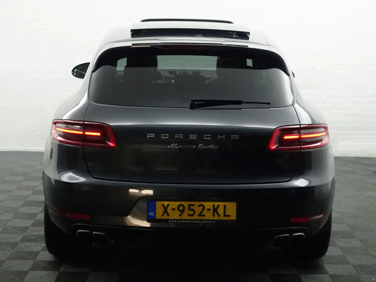 3.6 Turbo Sport Chrono, Alcantara Design, Stoelventilatie, Burmester, 360 Camera, Standkachel