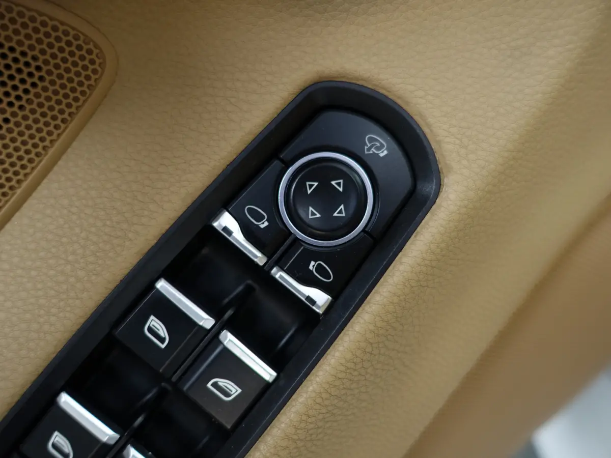 3.6 Platinum Edition Aut- Sport Chrono, Stoelventilatie, Luchtvering, Schuifdak, Camera