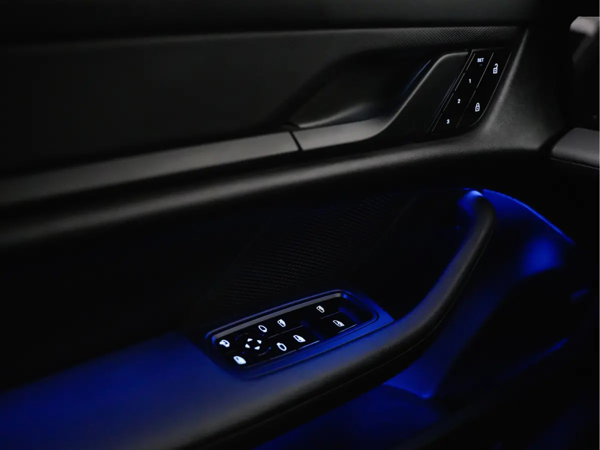 Performance 84kwh Panoramadak, Design Pakket, Bose Surround Sound, Sfeerverlichting