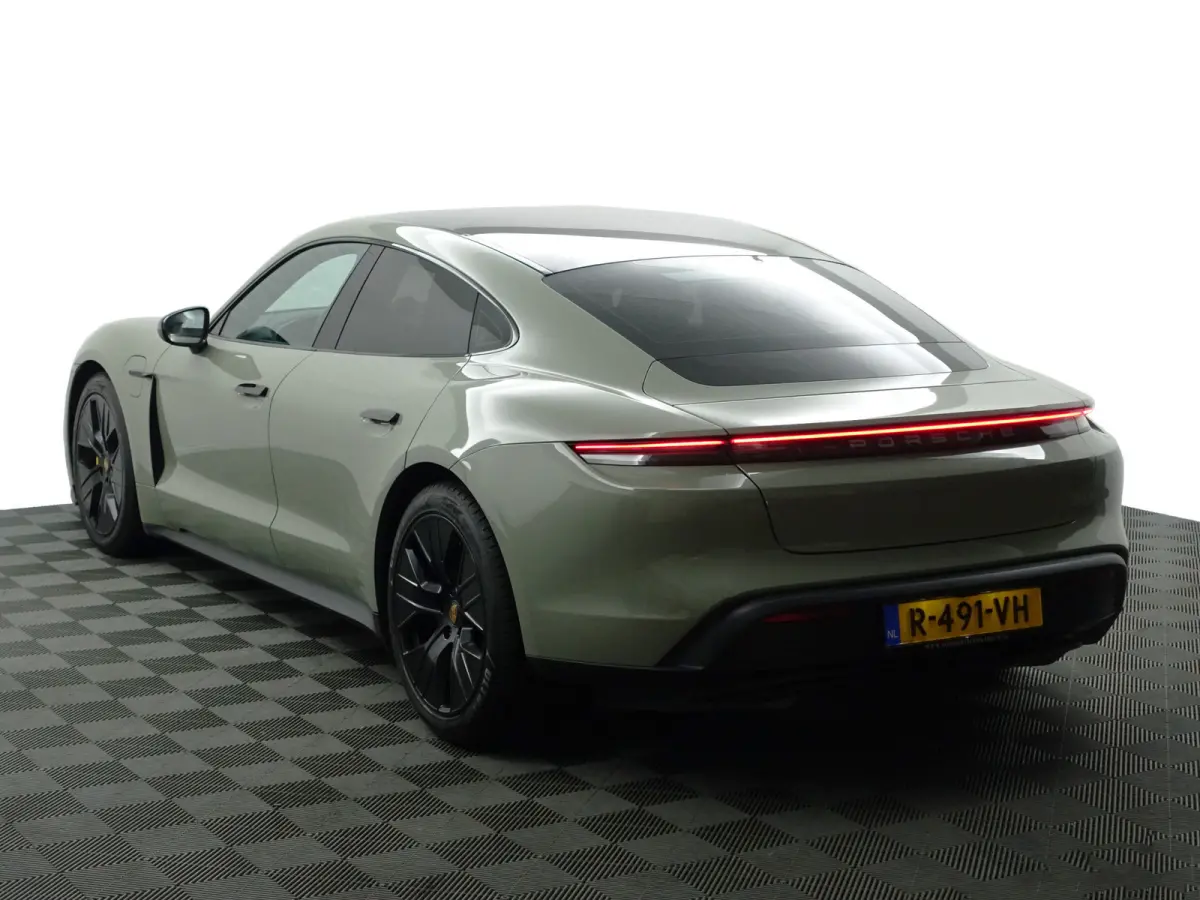 Performance 84kwh Panoramadak, Design Pakket, Bose Surround Sound, Sfeerverlichting