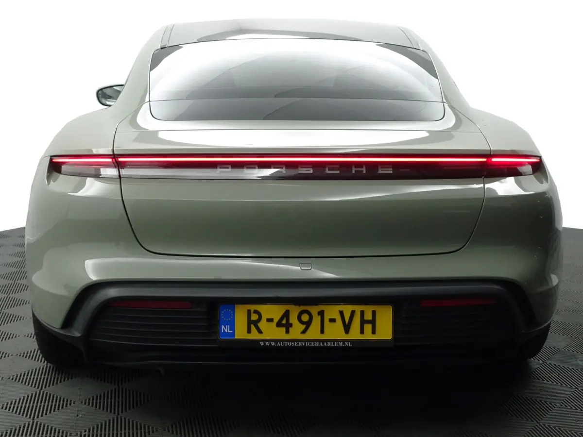 Performance 84kwh Panoramadak, Design Pakket, Bose Surround Sound, Sfeerverlichting