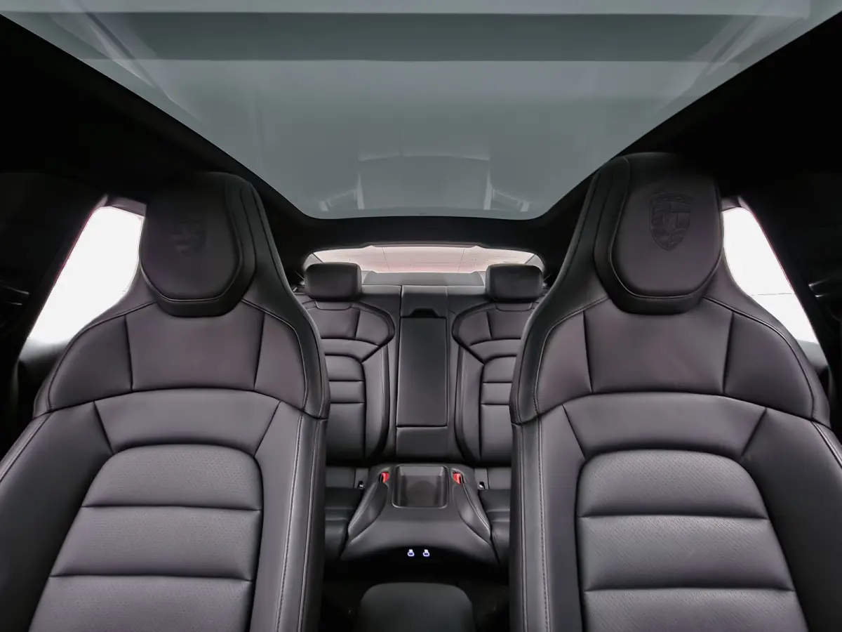 Performance 84kwh Panoramadak, Design Pakket, Bose Surround Sound, Sfeerverlichting