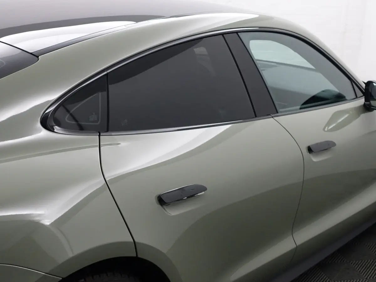 Performance 84kwh Panoramadak, Design Pakket, Bose Surround Sound, Sfeerverlichting