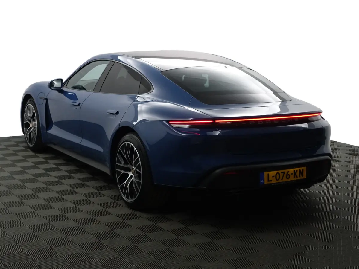 Performance 84 kWh- Bijrijdersdisplay, Panoramadak, Sport Chrono Pakket, Apple Carplay/Android Auto, Performance accu Plus