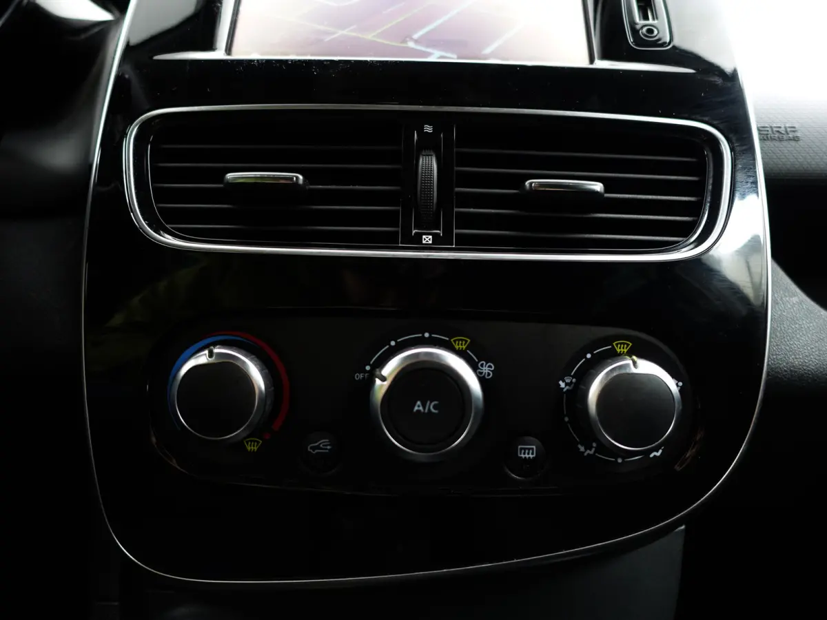 0.9 TCe Limited- Navigatie, Privacy Glass, Park Assist, Cruise, Led, Comfort Interieur