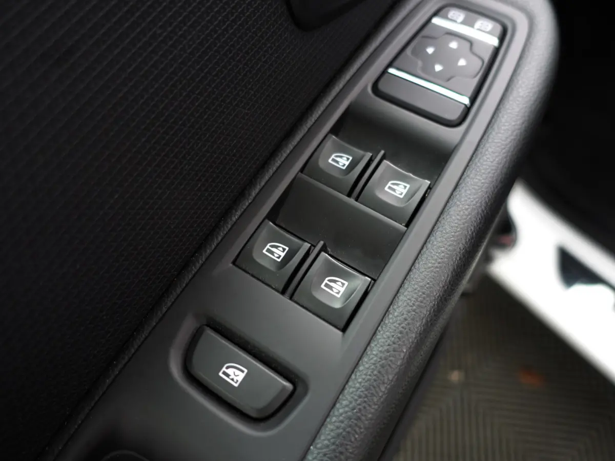 0.9 TCe Limited- Navigatie, Privacy Glass, Park Assist, Cruise, Led, Comfort Interieur