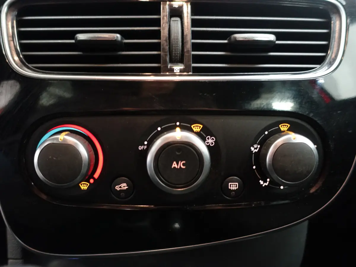 0.9 TCe Sport- Full map Navi, Xenon Led, Cruise, ECC, LMV