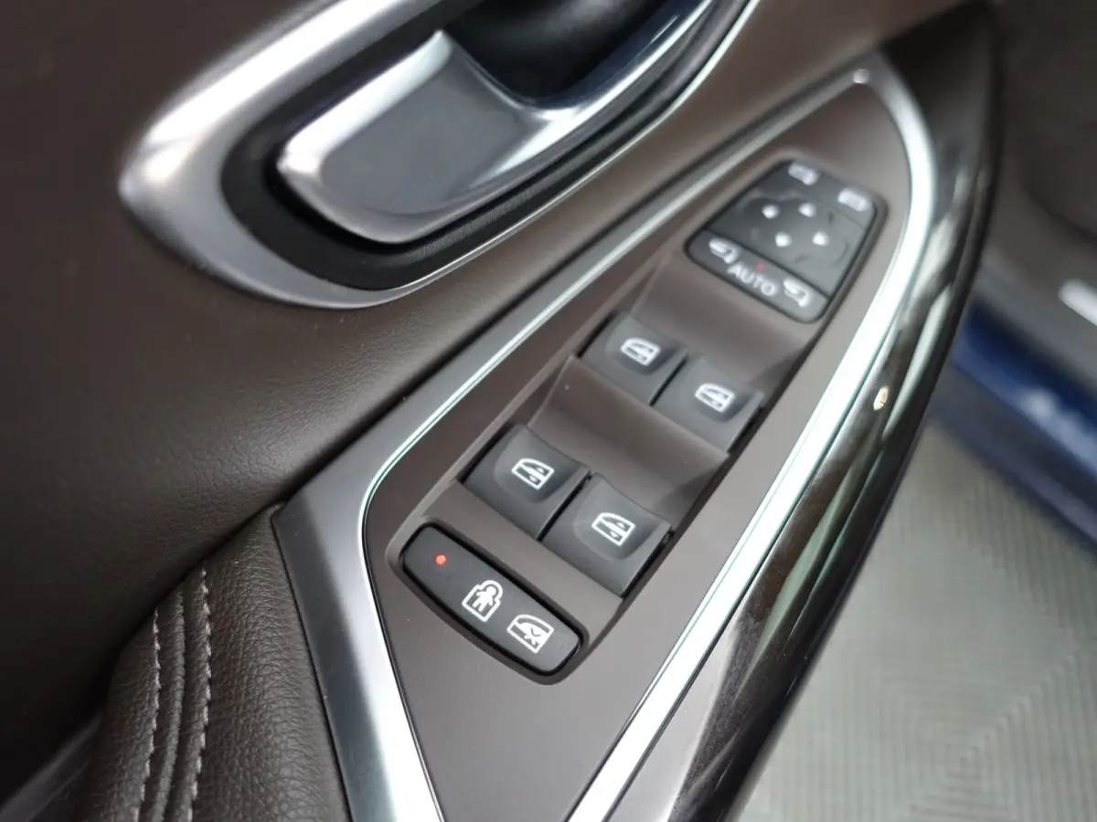 1.8 TCe Intens Panoramic Aut- Panoramadak, Xenon Led, Park Assist, Blindspot, Comfort Interieur, Virtual Cockpit