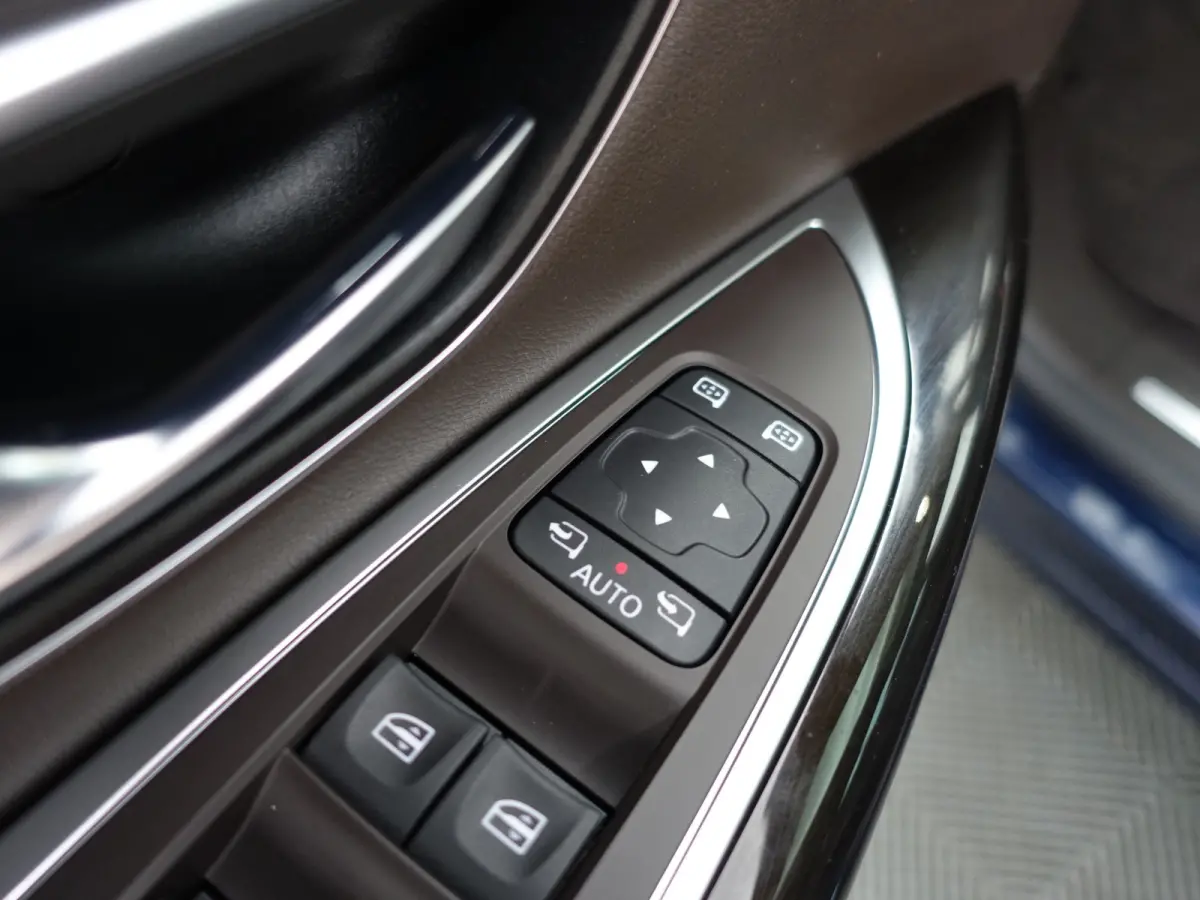 1.8 TCe Intens Panoramic Aut- Panoramadak, Xenon Led, Park Assist, Blindspot, Comfort Interieur, Virtual Cockpit