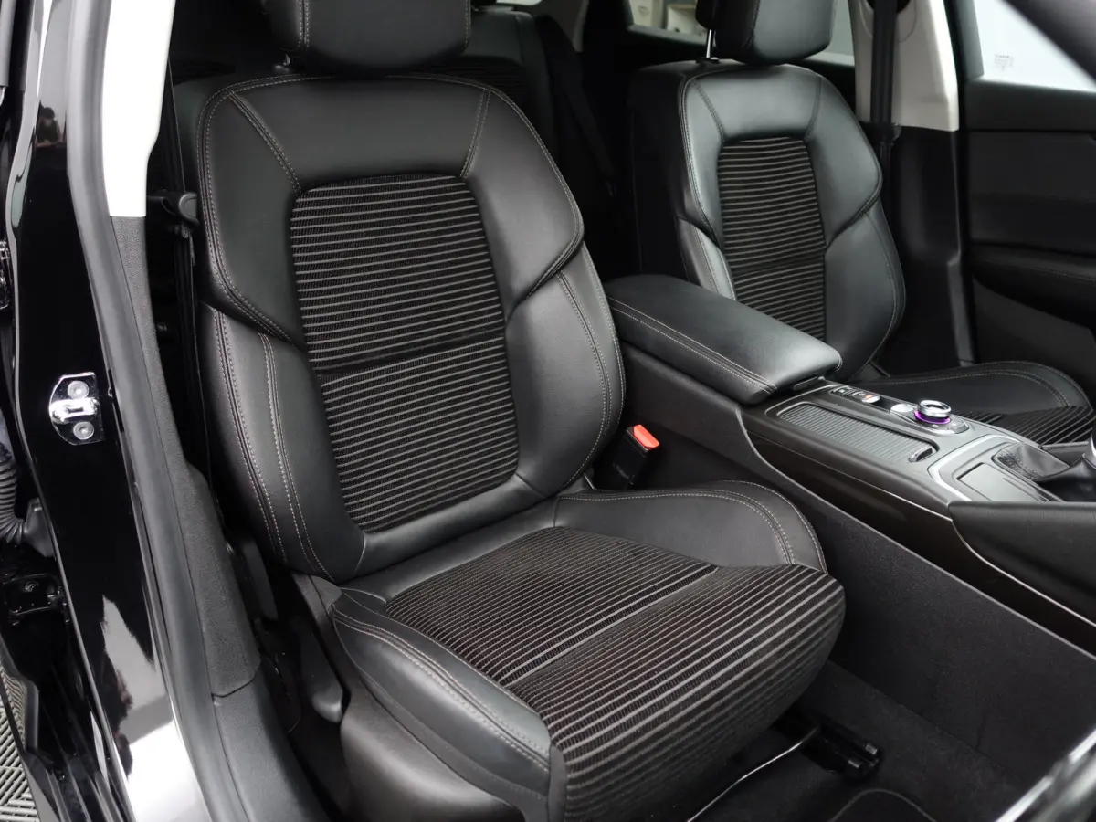 1.3 TCe Intens Aut- 4 Control, Stoelmassage, Bose Audio, Sfeerverlichting, Carbon, Lane Assist