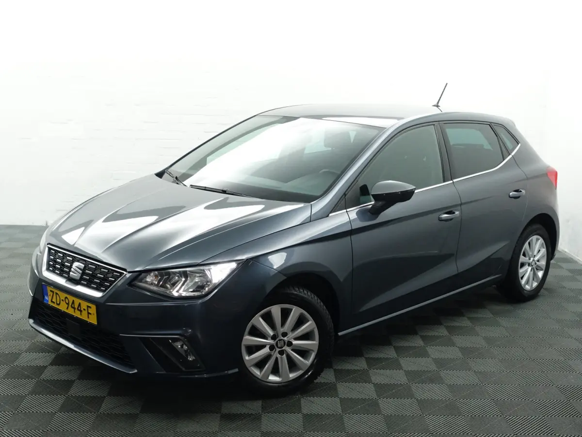 1.0 TSI Excellence- Alcantara Interieur, CarPlay, Sfeerverlichting, Front Assist, Keyless, Stoelverwarming