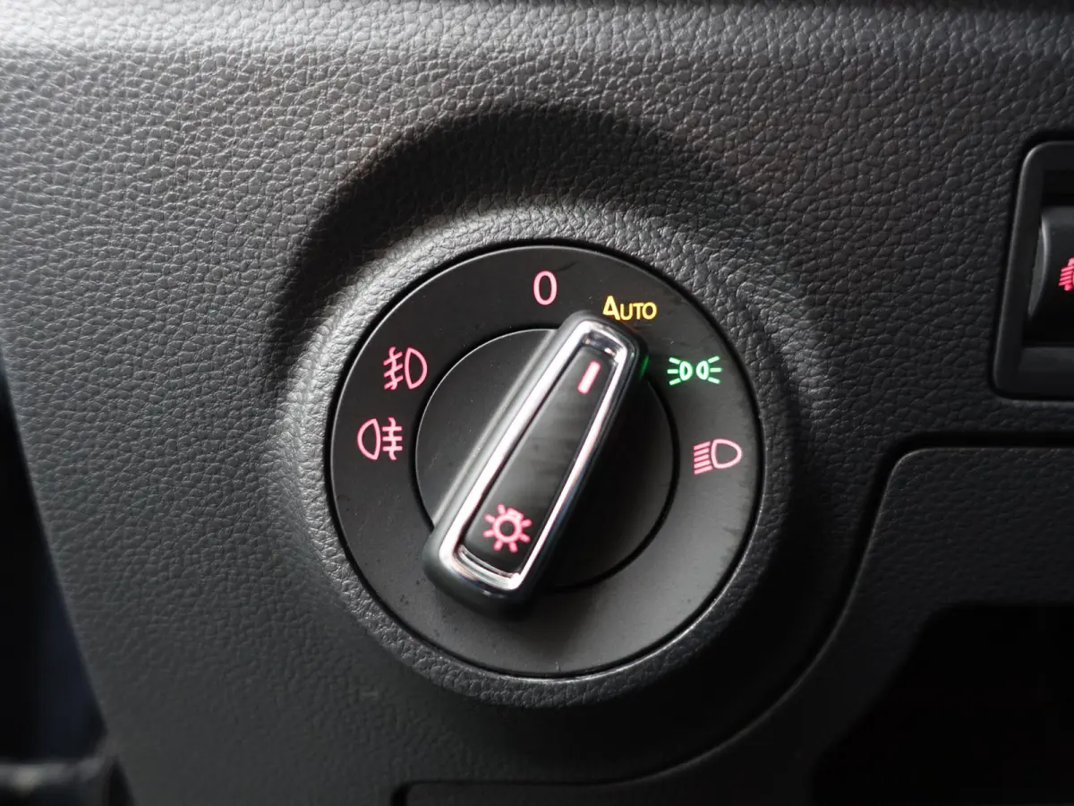 1.0 TSI Excellence- Alcantara Interieur, CarPlay, Sfeerverlichting, Front Assist, Keyless, Stoelverwarming