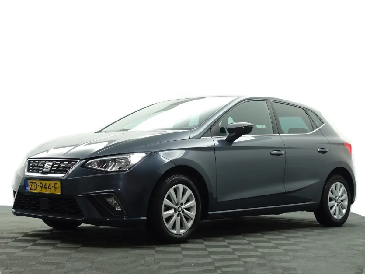 1.0 TSI Excellence- Alcantara Interieur, CarPlay, Sfeerverlichting, Front Assist, Keyless, Stoelverwarming