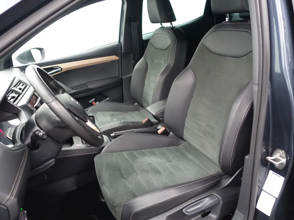1.0 TSI Excellence- Alcantara Interieur, CarPlay, Sfeerverlichting, Front Assist, Keyless, Stoelverwarming