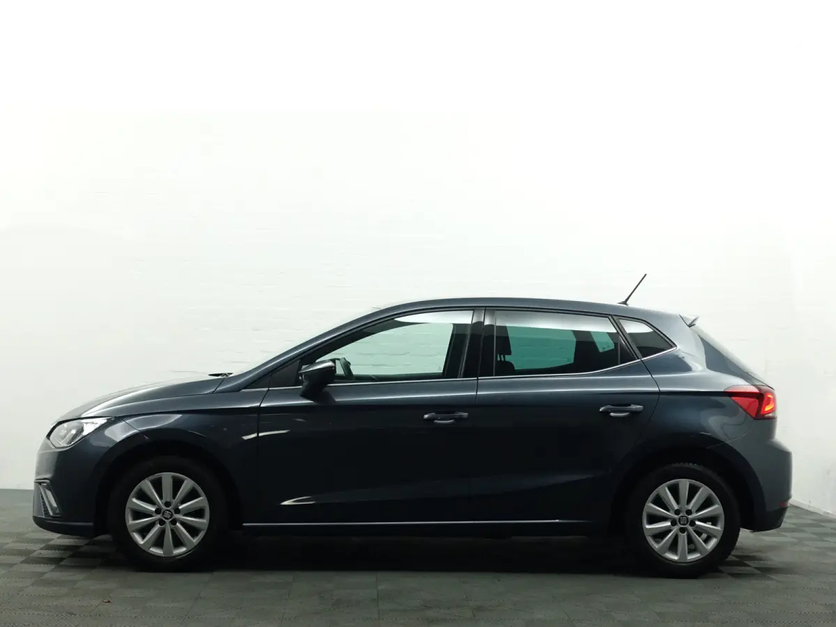 1.0 TSI Excellence- Alcantara Interieur, CarPlay, Sfeerverlichting, Front Assist, Keyless, Stoelverwarming