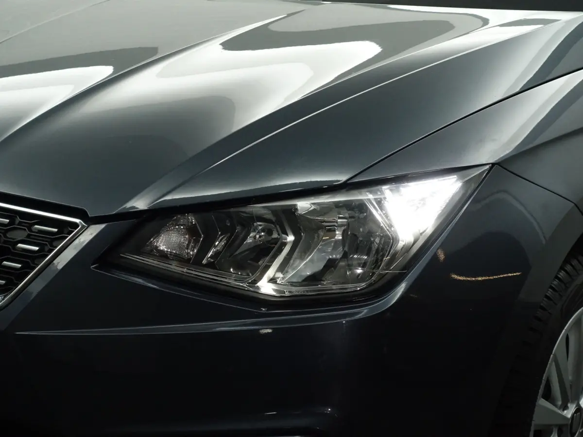 1.0 TSI Excellence- Alcantara Interieur, CarPlay, Sfeerverlichting, Front Assist, Keyless, Stoelverwarming