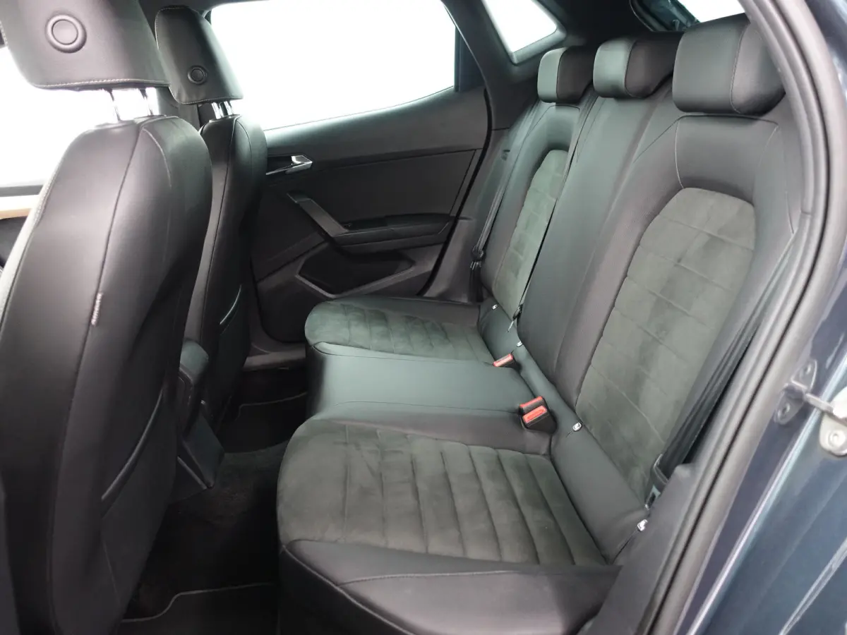 1.0 TSI Excellence- Alcantara Interieur, CarPlay, Sfeerverlichting, Front Assist, Keyless, Stoelverwarming