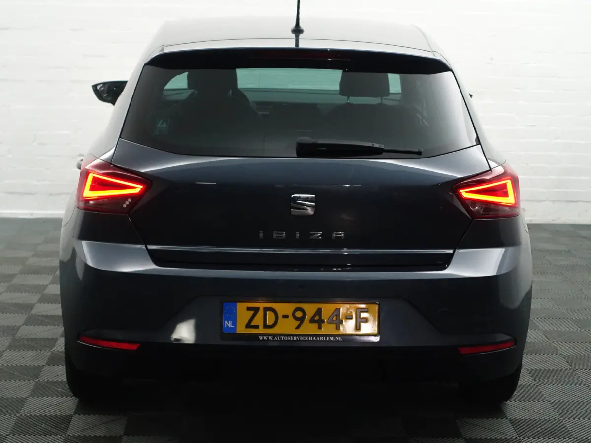1.0 TSI Excellence- Alcantara Interieur, CarPlay, Sfeerverlichting, Front Assist, Keyless, Stoelverwarming