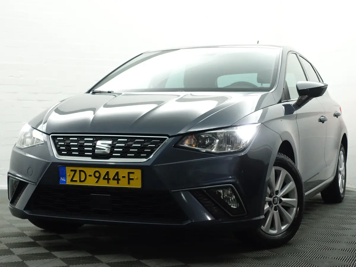 1.0 TSI Excellence- Alcantara Interieur, CarPlay, Sfeerverlichting, Front Assist, Keyless, Stoelverwarming