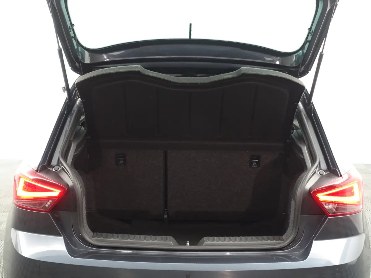 1.0 TSI Excellence- Alcantara Interieur, CarPlay, Sfeerverlichting, Front Assist, Keyless, Stoelverwarming