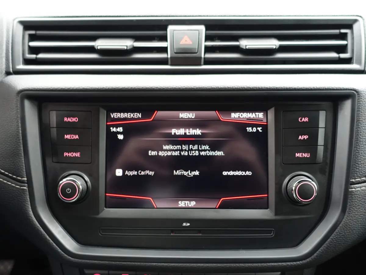 1.0 TSI Excellence- Alcantara Interieur, CarPlay, Sfeerverlichting, Front Assist, Keyless, Stoelverwarming