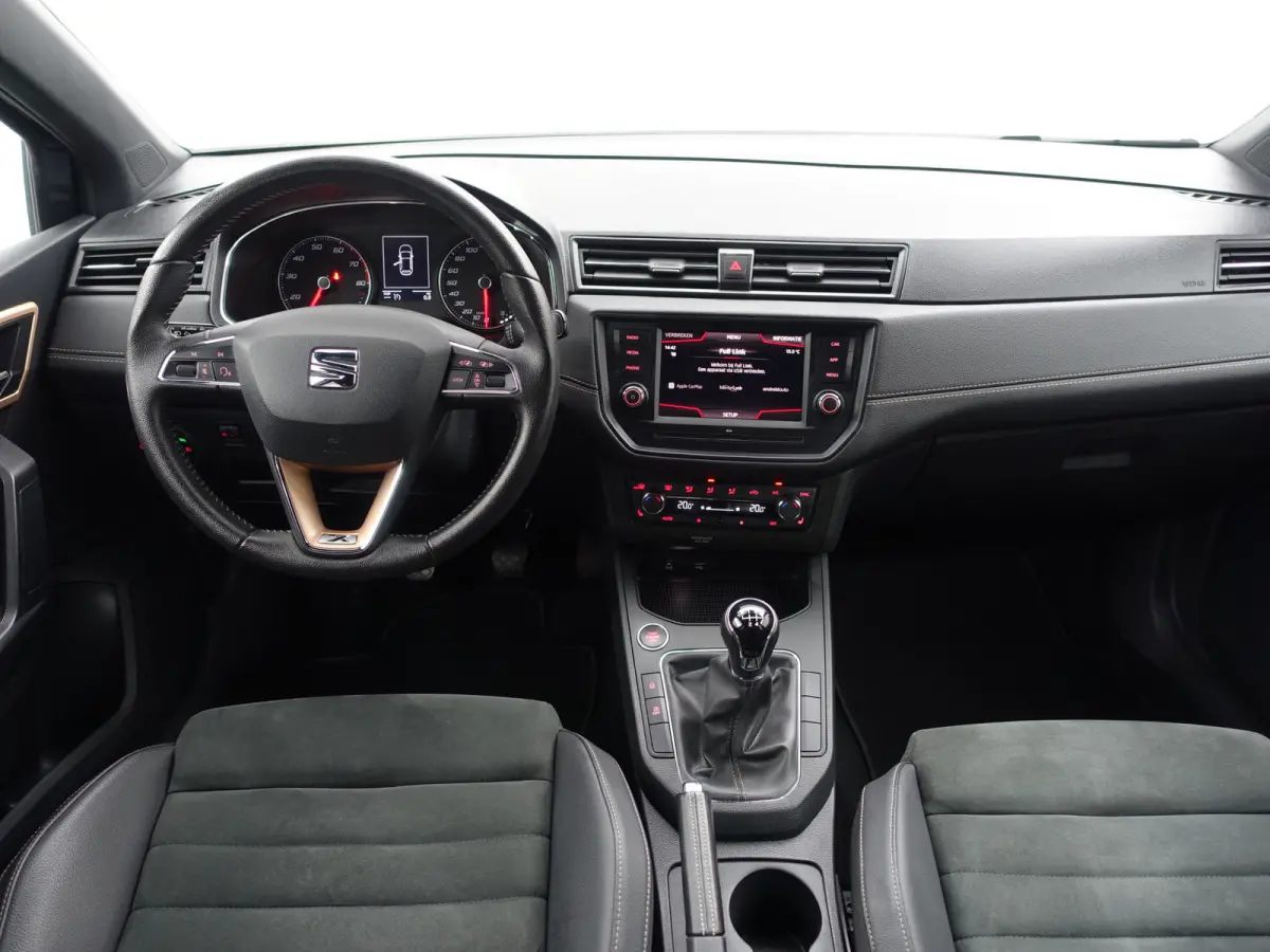 1.0 TSI Excellence- Alcantara Interieur, CarPlay, Sfeerverlichting, Front Assist, Keyless, Stoelverwarming