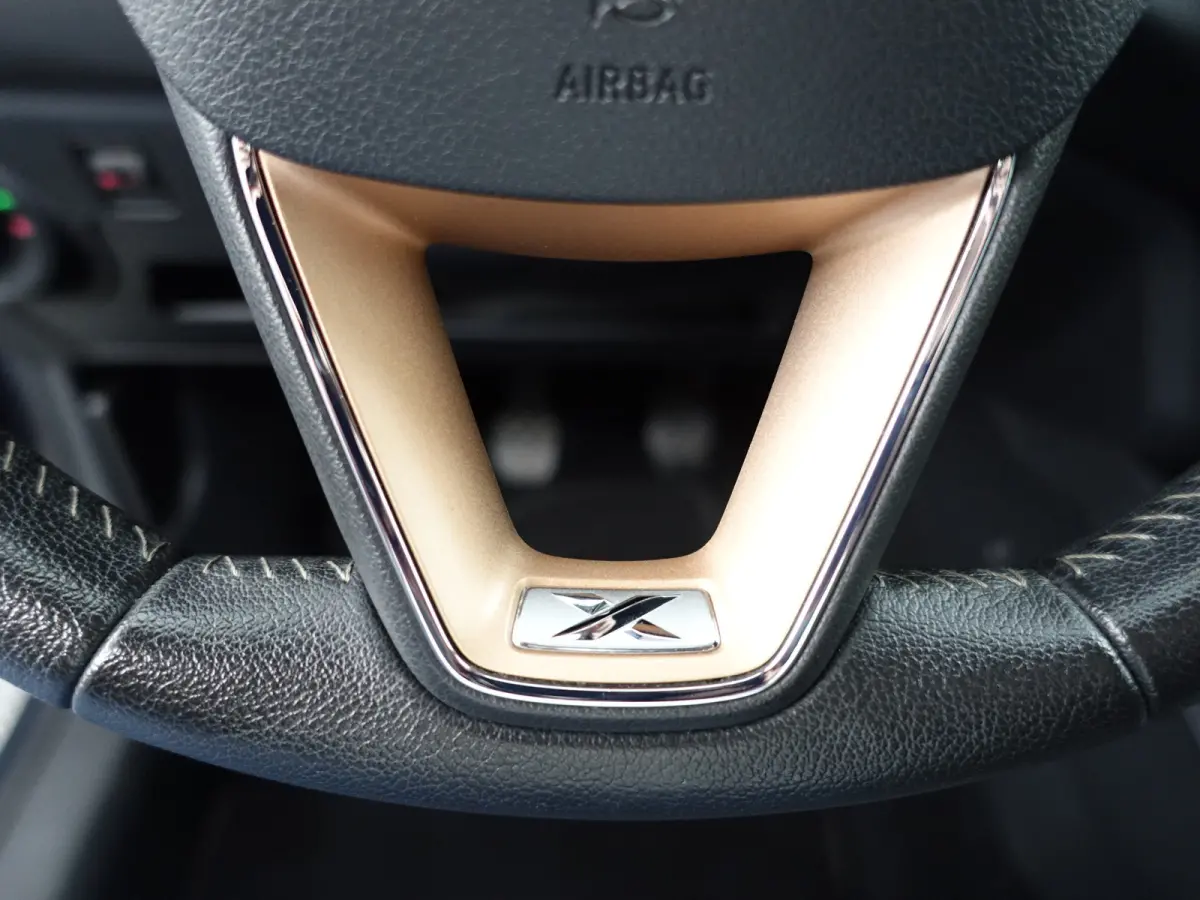 1.0 TSI Excellence- Alcantara Interieur, CarPlay, Sfeerverlichting, Front Assist, Keyless, Stoelverwarming
