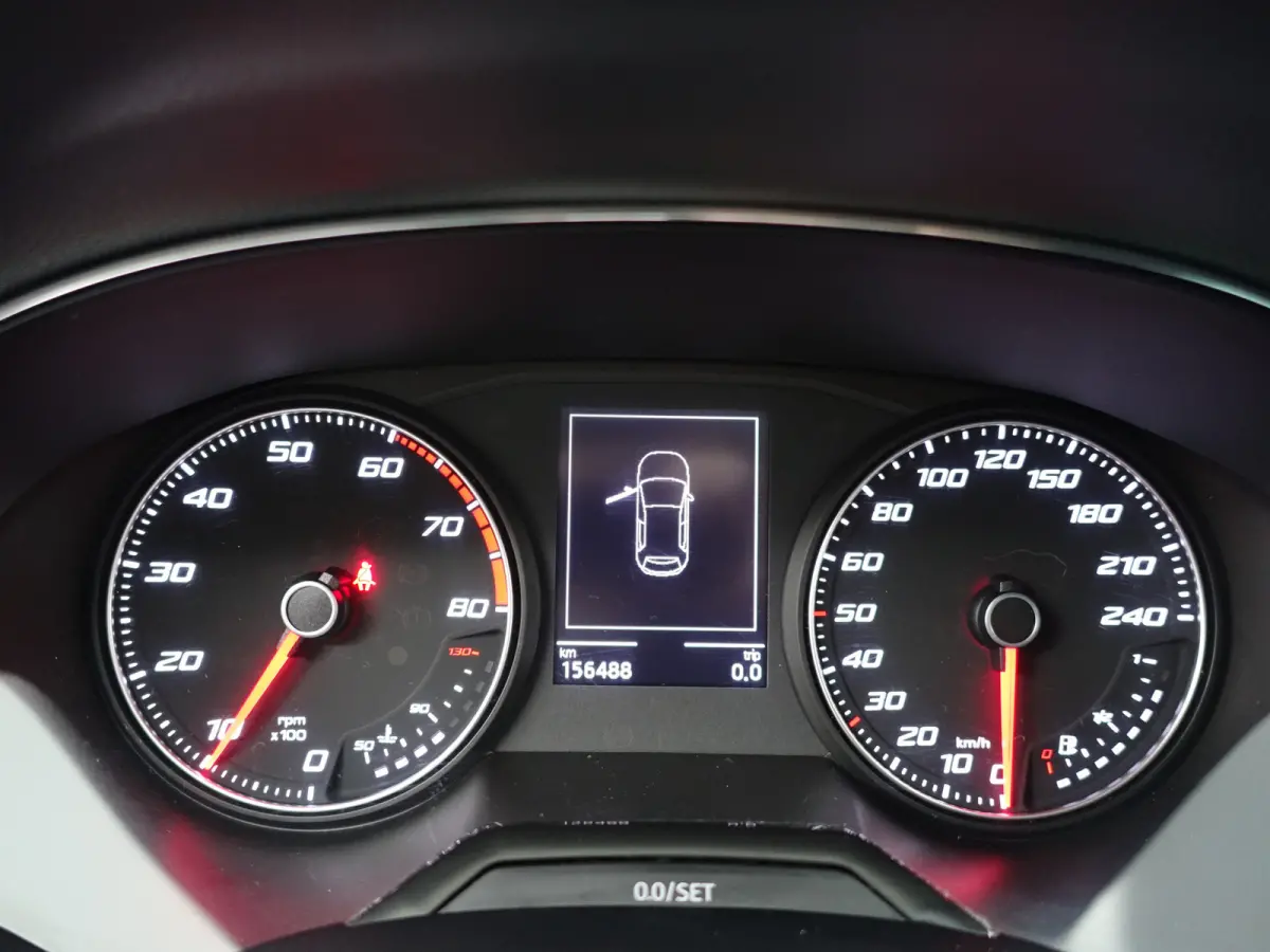 1.0 TSI Excellence- Alcantara Interieur, CarPlay, Sfeerverlichting, Front Assist, Keyless, Stoelverwarming