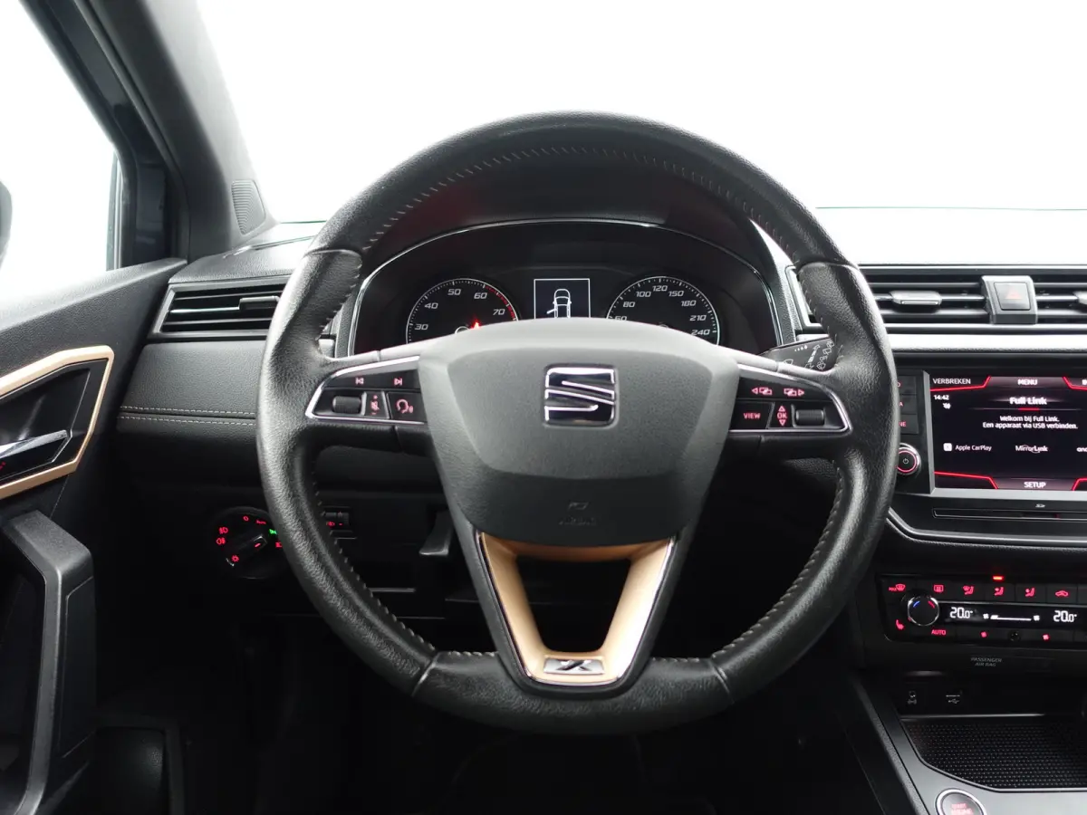 1.0 TSI Excellence- Alcantara Interieur, CarPlay, Sfeerverlichting, Front Assist, Keyless, Stoelverwarming