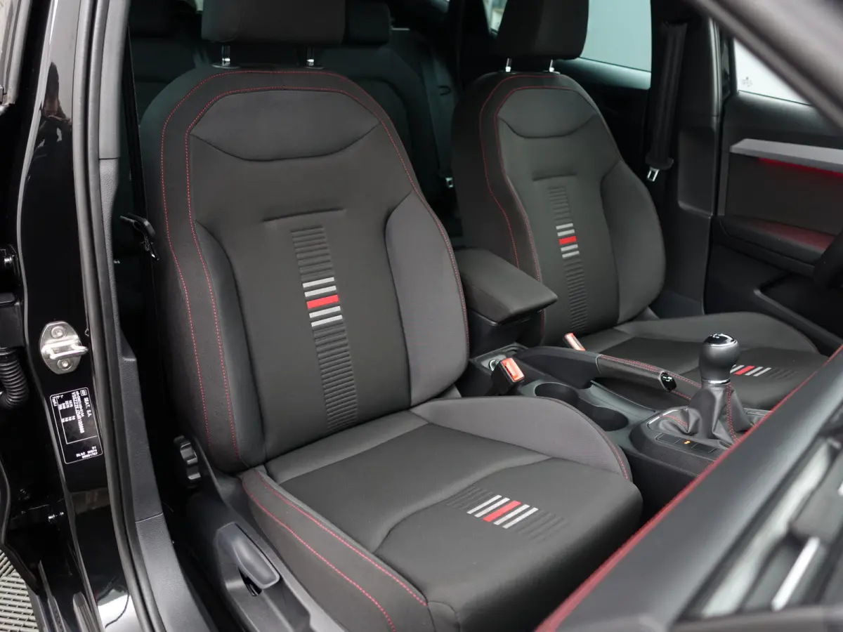 1.0 TSI FR Business Intense- CarPlay, Camera, Dynamic Select, Sfeerverlichting, Park Assist, Led