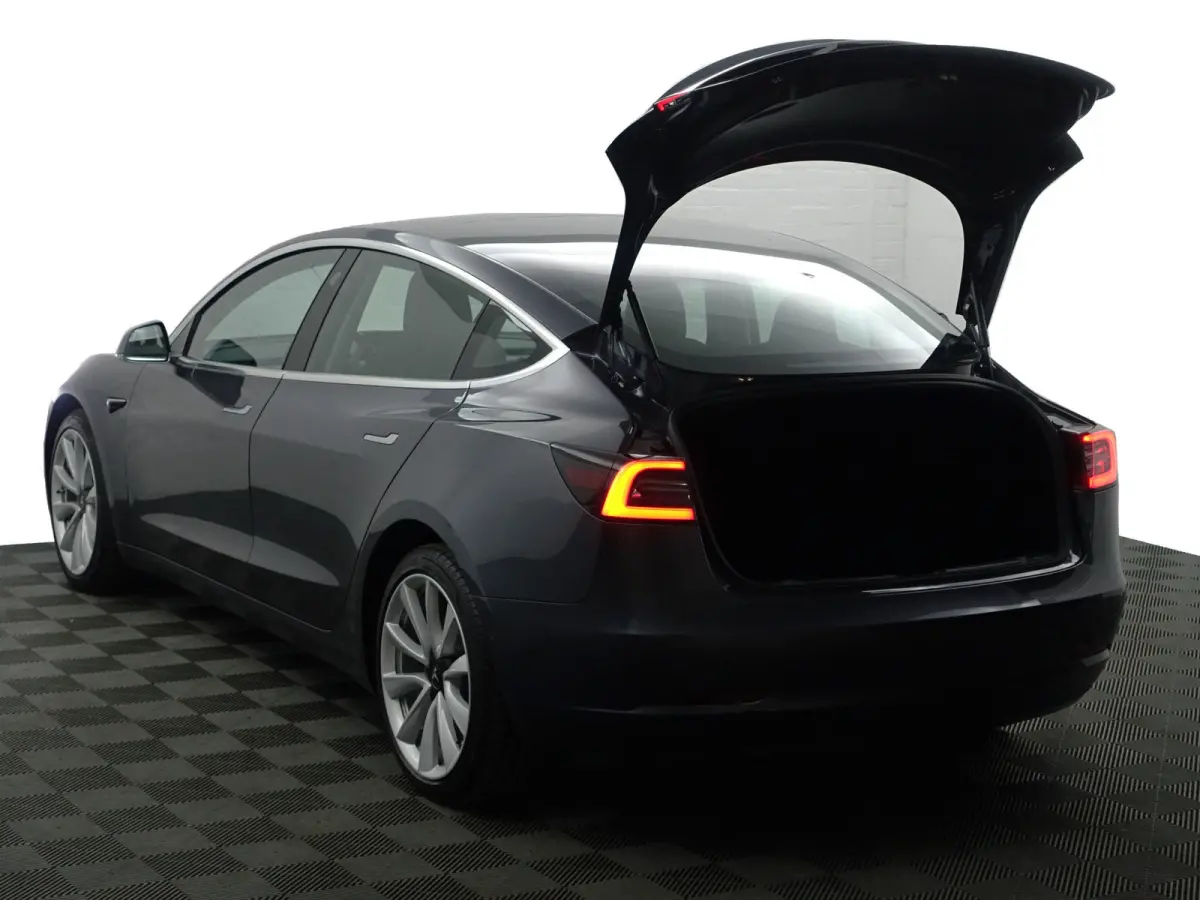 Long Range AWD 75 kWh- NAP 55dkm, Panoramadak, Camera, Autopilot, Xenon Led