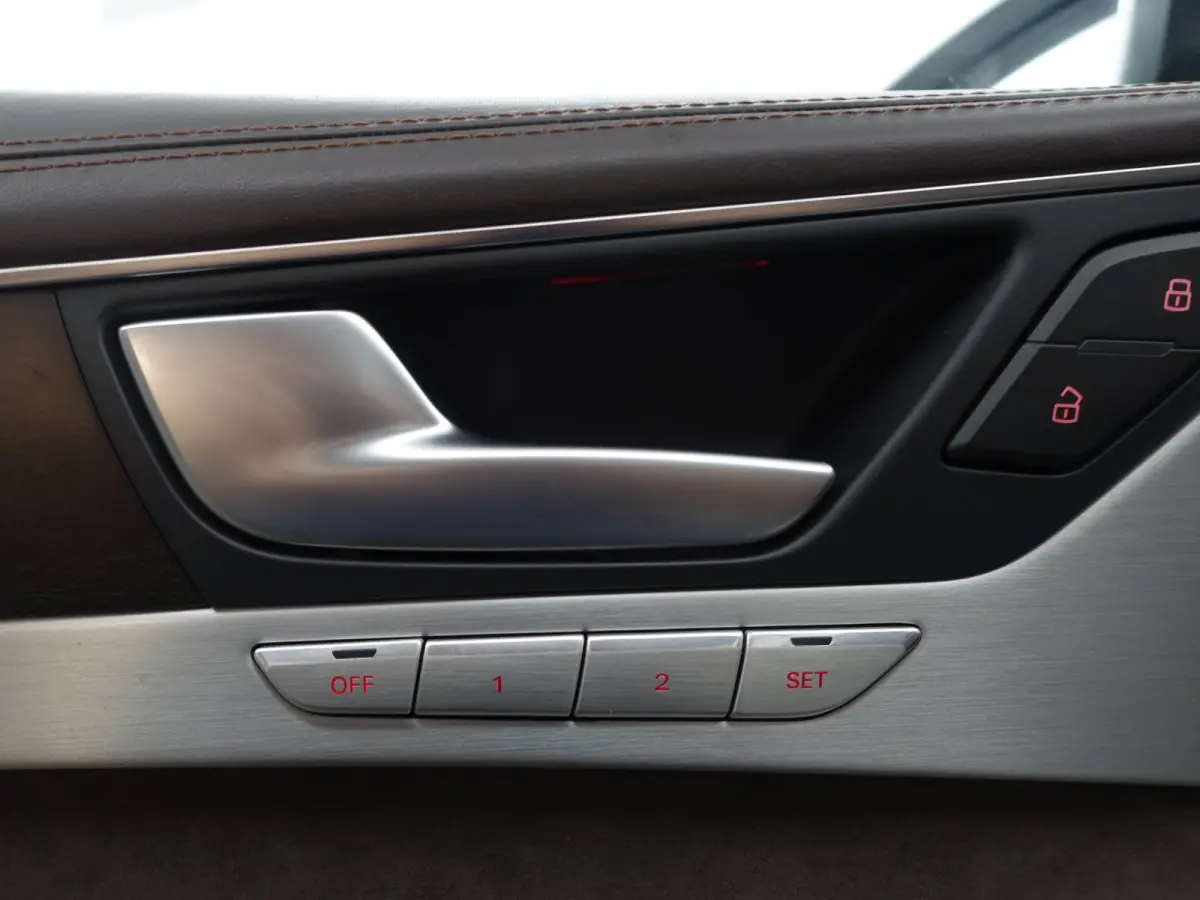 4.0 TFSI S8 Quattro Design selection- Stoelmassage, Head Up, Stoelventilatie, Alcantara interieur afwerking