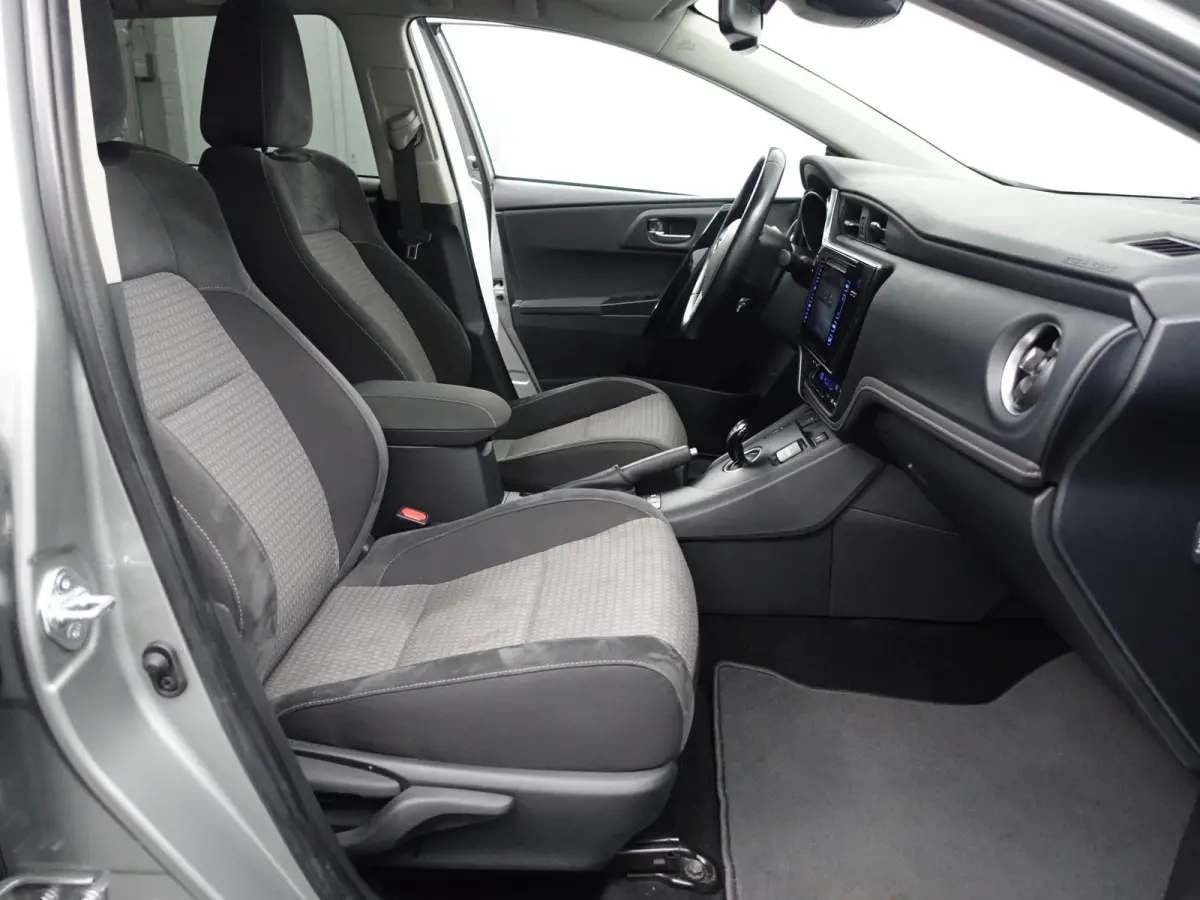 1.8 Hybrid Dynamic Aut- Camera, Navigatie, Comfort Interieur, Lane Assist, Clima