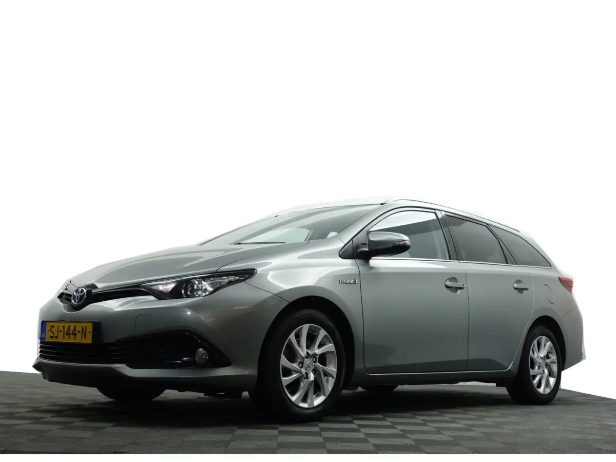 1.8 Hybrid Dynamic Aut- Camera, Navigatie, Comfort Interieur, Lane Assist, Clima